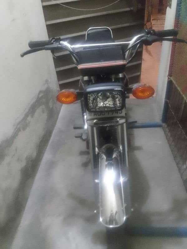 hond 125 in excellent condition 2