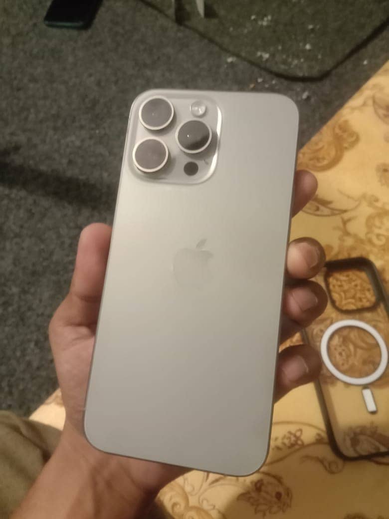 Apple iPhone 15 Pro Max JV 5