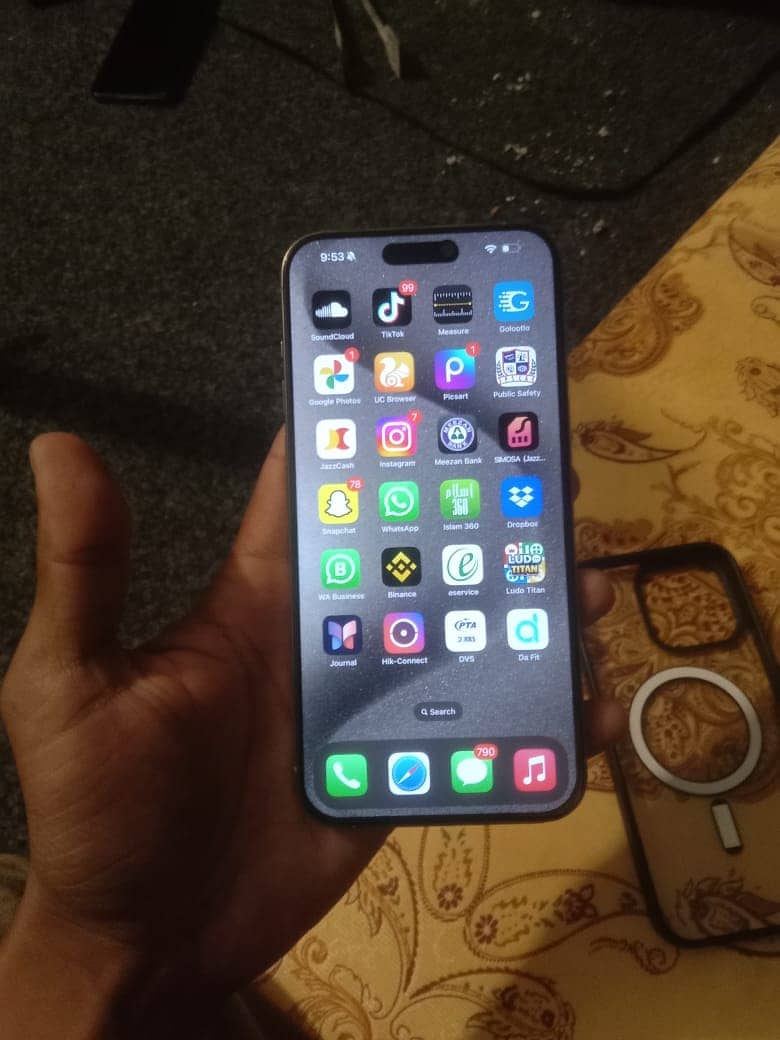 Apple iPhone 15 Pro Max JV 6