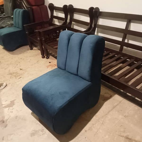 2 Used Single Sofas for Sale – Comfortable & Stylish 2