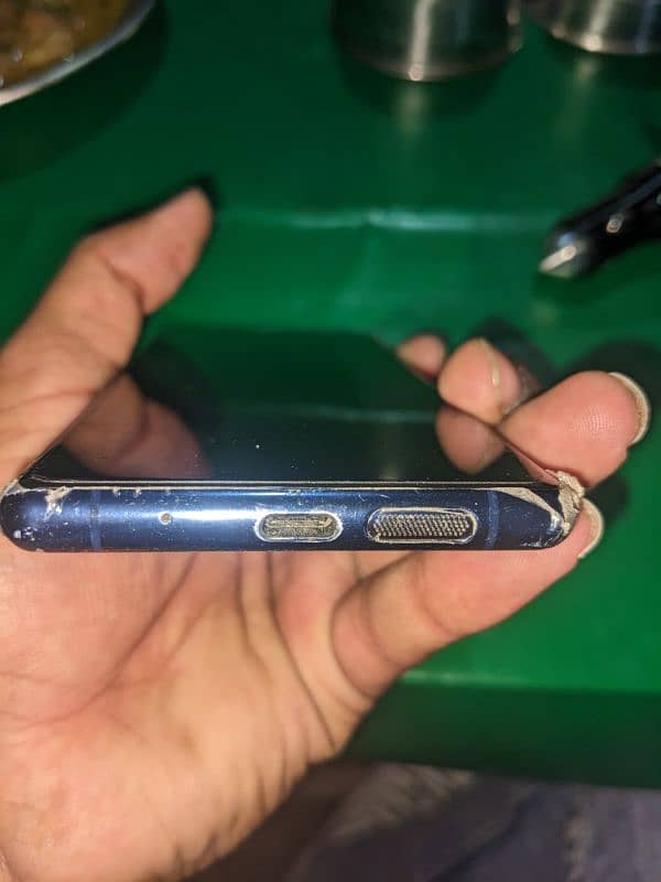 I'm selling my phone 4