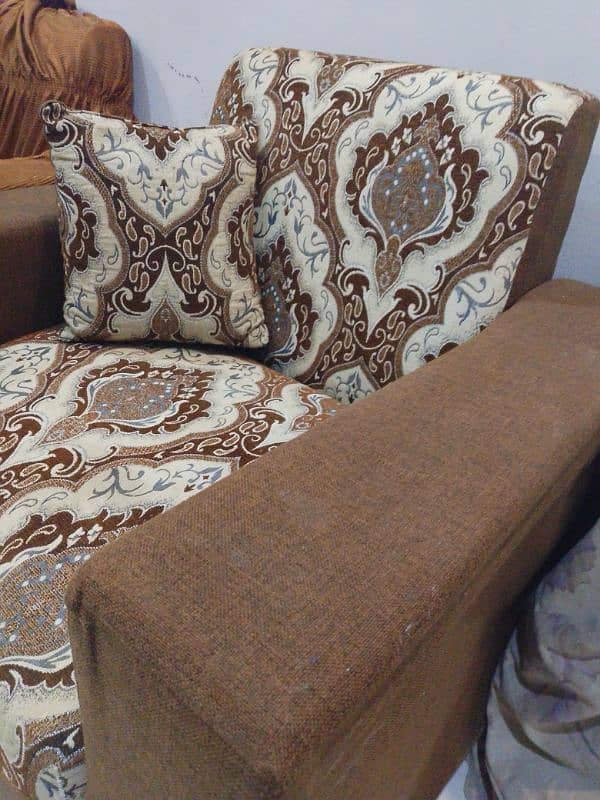 5 Sitter sofa set 6 months used. Master Molty foam seats 1