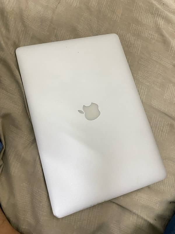 Apple MacBook Pro 15-inch (2015 Mid) 0