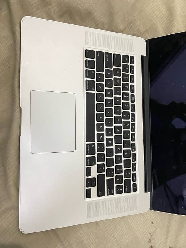 Apple MacBook Pro 15-inch (2015 Mid) 1