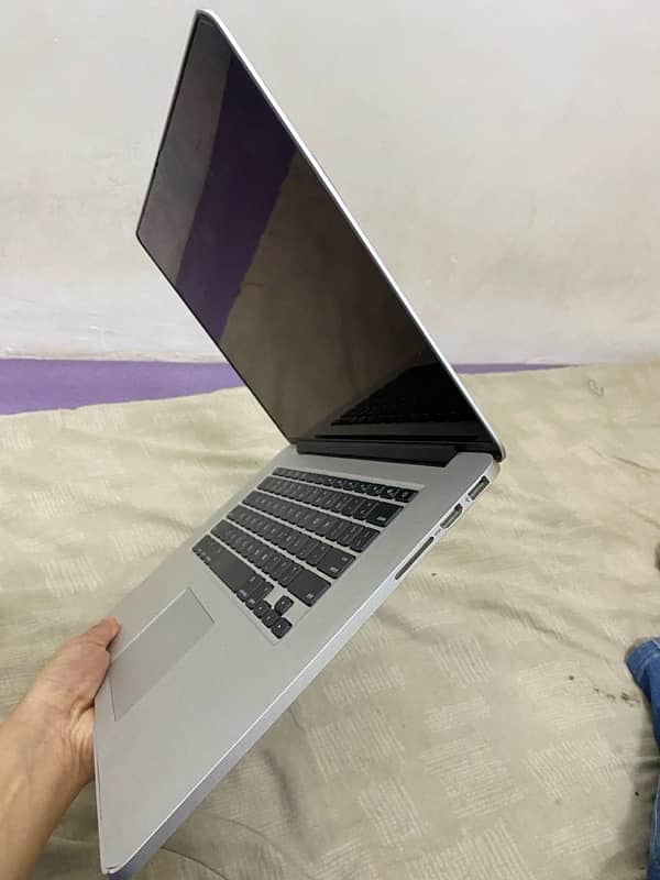 Apple MacBook Pro 15-inch (2015 Mid) 3