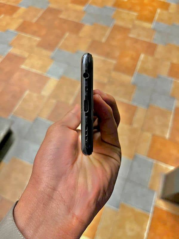 oppo f19 pro with box and charger 1