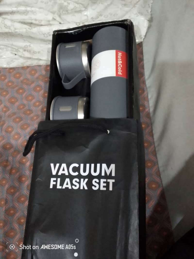 Flask set new stock available delivery All over Lahore 1