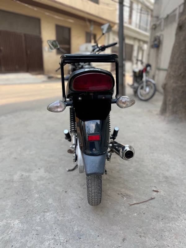 Suzuki gs 150 se 2022 1