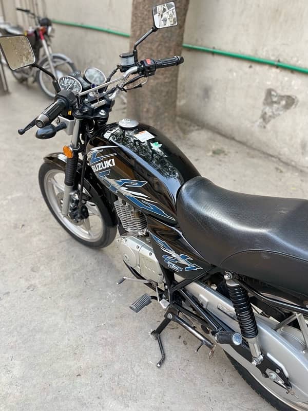 Suzuki gs 150 se 2022 8