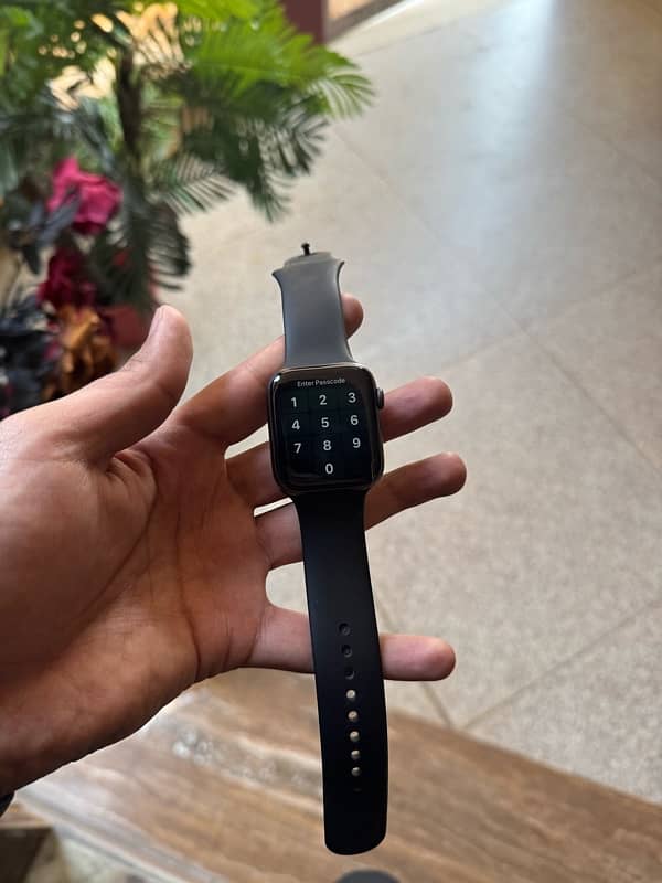 Apple Watch Series 5 44mm 1