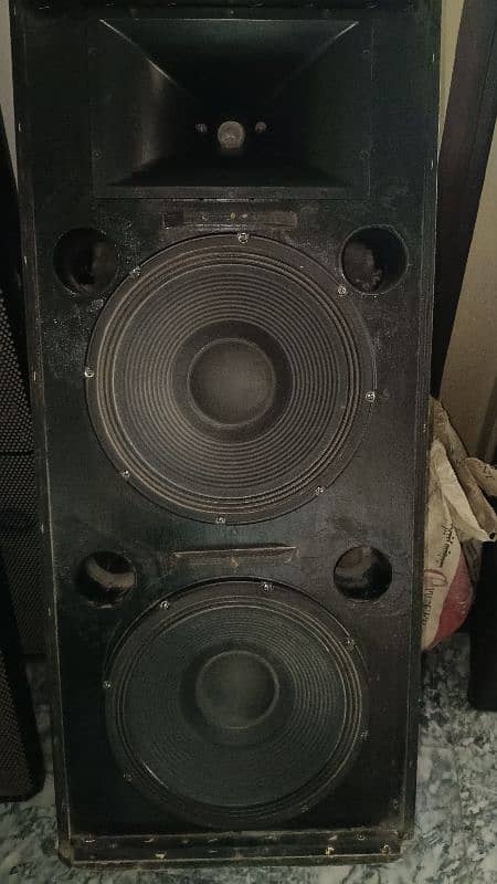 RCF Speakers JBL SRX 700 Cabinet 1