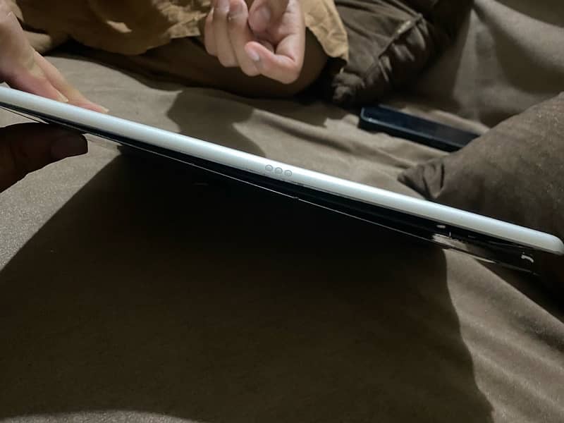 ipad 9 generation 64 gb panel broken 1