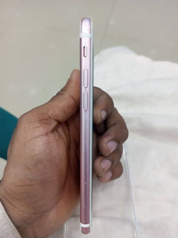 I phone 7 condition 8/10 urgent sale. . 2