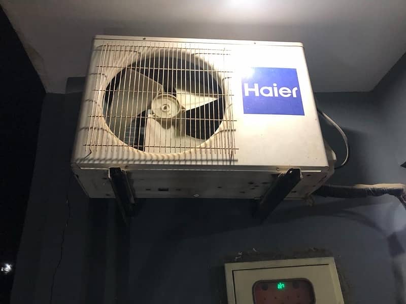 Haier AC (Air conditioner) 1 Ton 3