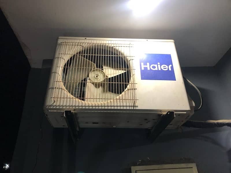 Haier AC (Air conditioner) 1 Ton 4