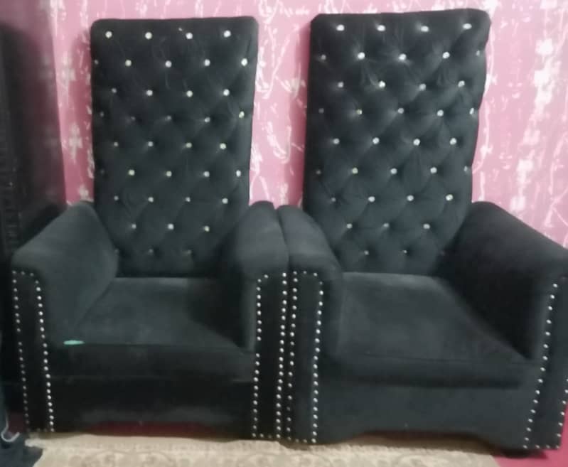 2 Vip Single seater Sofa with table 0