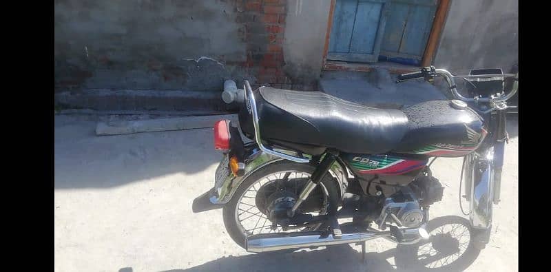 Honda 70 2017 model rim thory sa rough Hain baki condition apke Samna 3