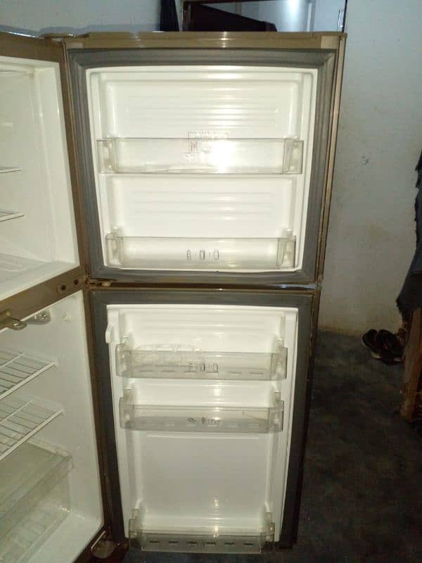 Gently used refrigerator for sale, Great condition! 4