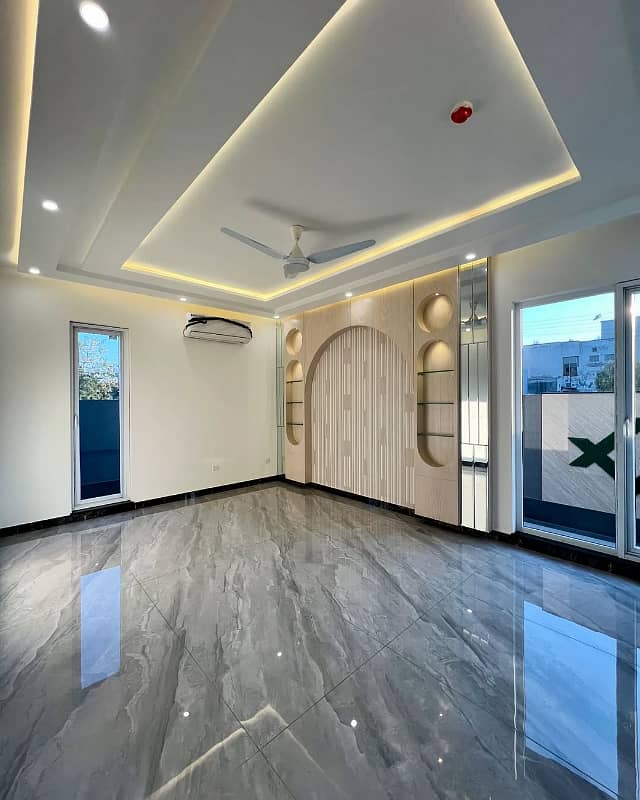 Brand New Beautiful 1 kanal house avail for rent 4