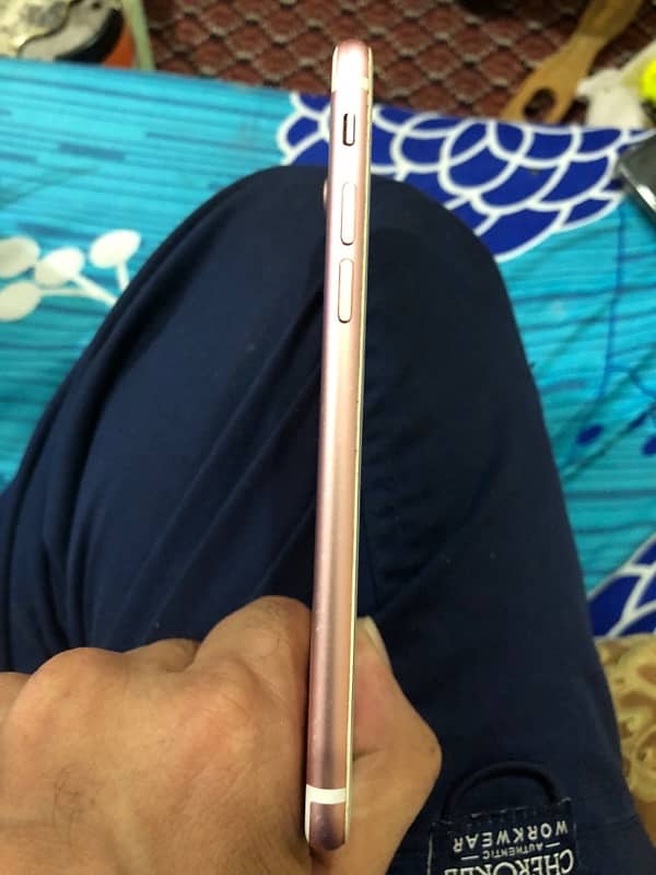 iPhone 7 used PTA APPROVED red gold for sale 3