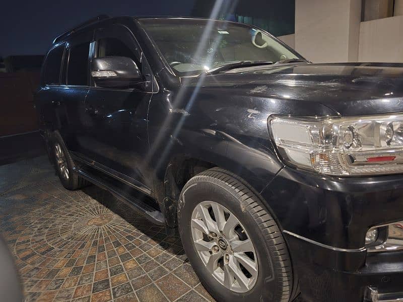 Toyota Land Cruiser 2016 1