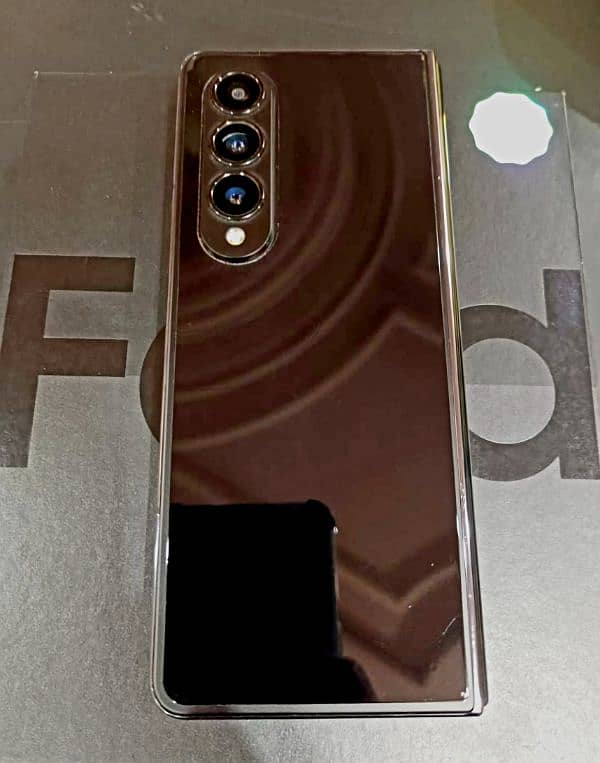 Samsung Galaxy Z Fold 4 in Brand New Condition 5