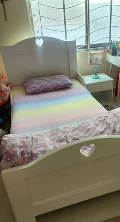 Dreamy kids heart bed