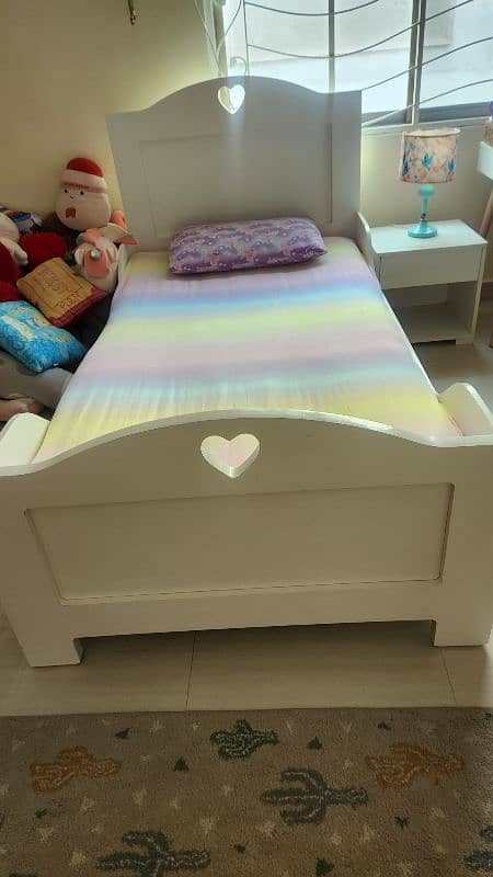 Dreamy kids heart bed 1