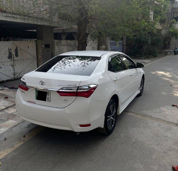 Toyota Corolla Altis 1.6 Automatic 2018 4