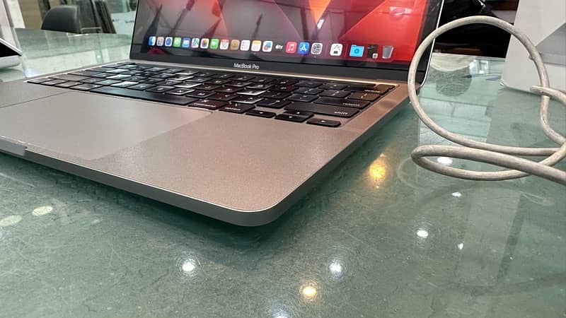 Macbook pro 13 inch M2 chip 16 gb 256 gb 1