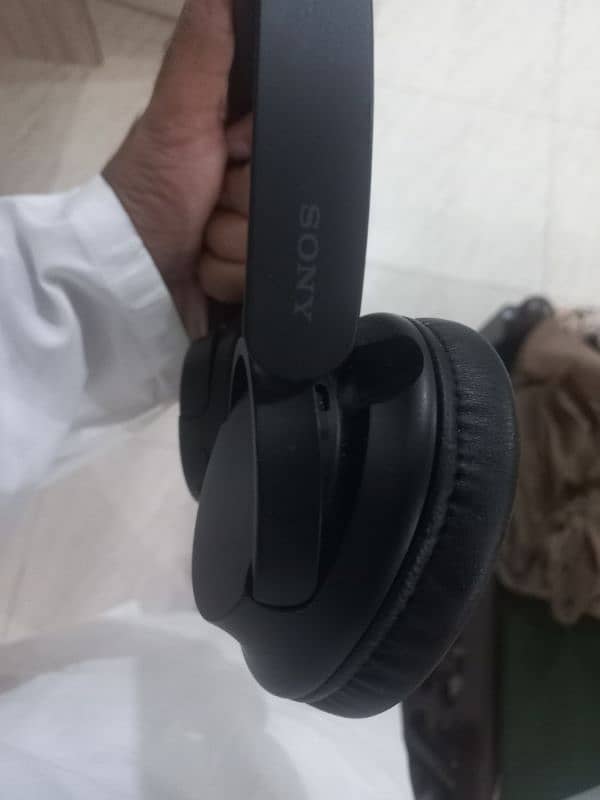 Sony Wireless Headphones - Wh720 - 10/10 condition 3