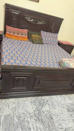 A bed set in a good Condition