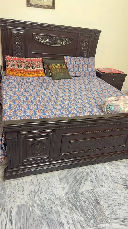 A bed set in a good Condition 4