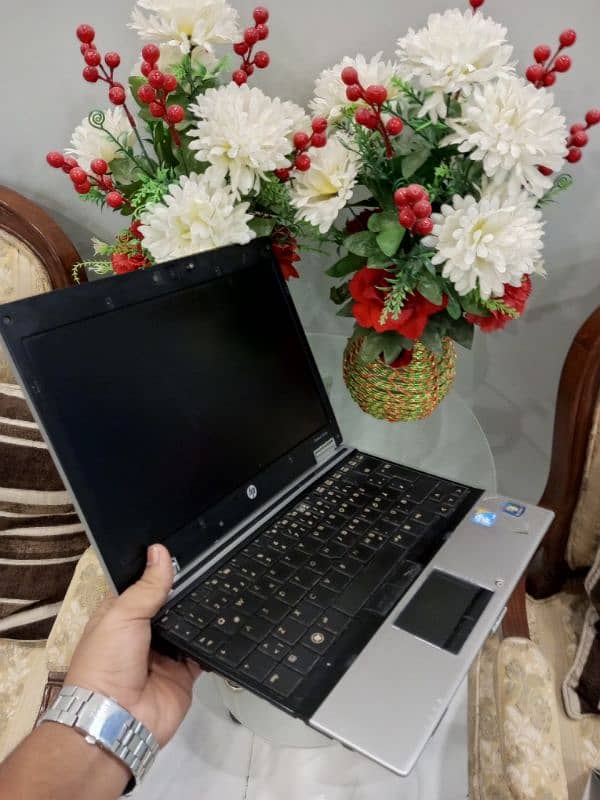 HP ELITEBOOK LAPTOP 4 RAM 64bit 10 by 10 condition urgent sale 0