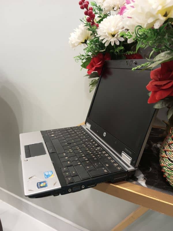 HP ELITEBOOK LAPTOP 4 RAM 64bit 10 by 10 condition urgent sale 3