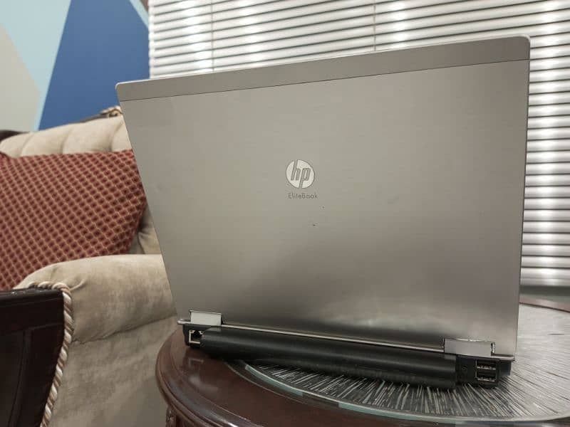 HP ELITEBOOK LAPTOP 4 RAM 64bit 10 by 10 condition urgent sale 8