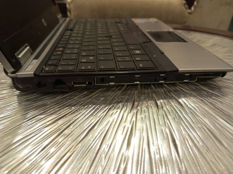 HP ELITEBOOK LAPTOP 4 RAM 64bit 10 by 10 condition urgent sale 10