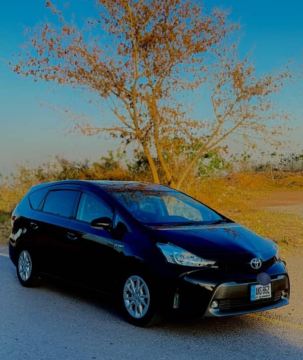 Toyota Prius Alpha 2015 5 seater 1