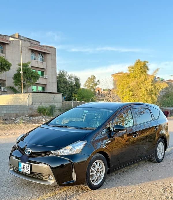 Toyota Prius Alpha 2015 5 seater 4