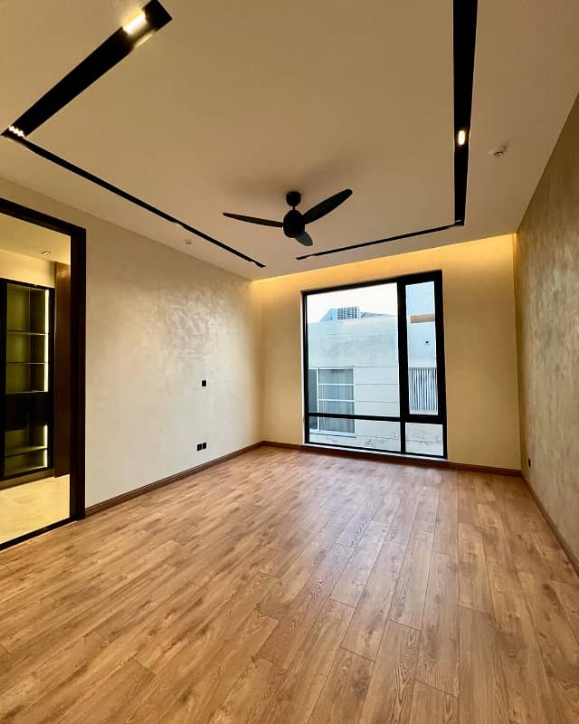 Bahria town phase 7 Luxury Upper Portion for rent 1