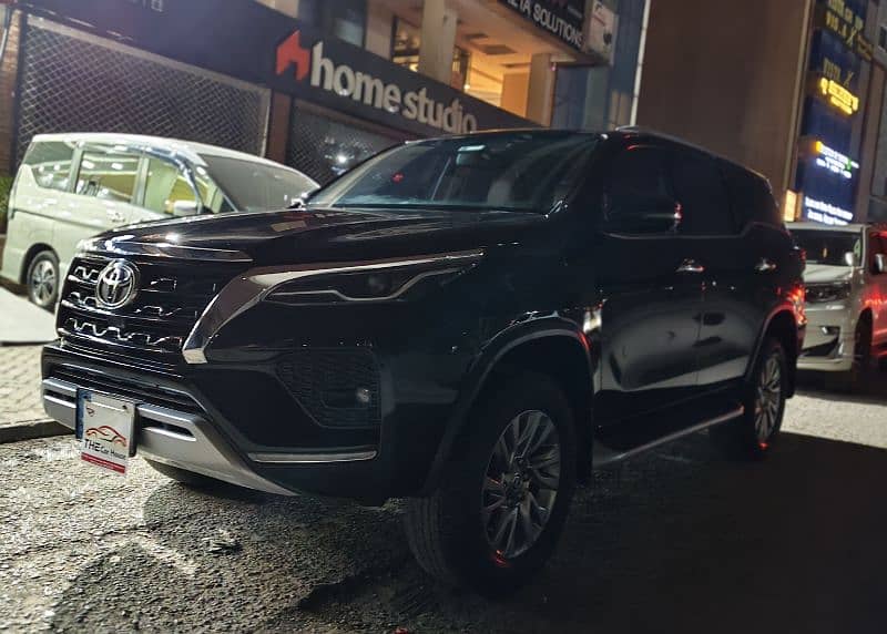 Toyota Fortuner V 2021 4