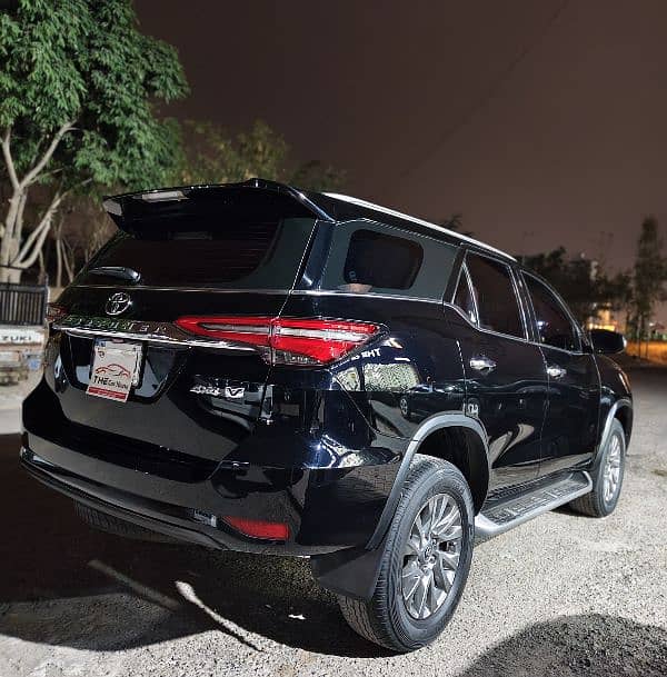 Toyota Fortuner V 2021 6