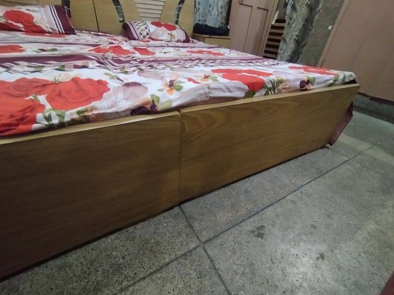 02 Single Bed with Side Table and Matres 0