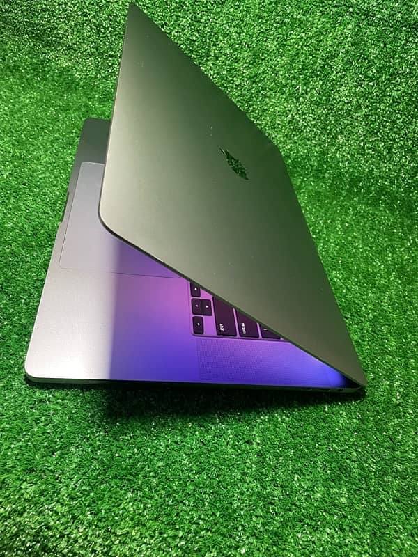 MacBook Pro i9,2019,  (64/ 2 Tb) 4