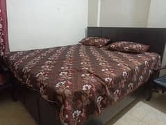 Bed 2 side table and 8 inch spring master mattress