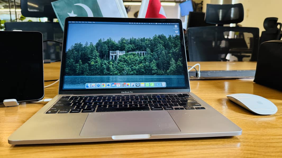 MacBook Pro 13" M1, 8 GB, 256 GB 1