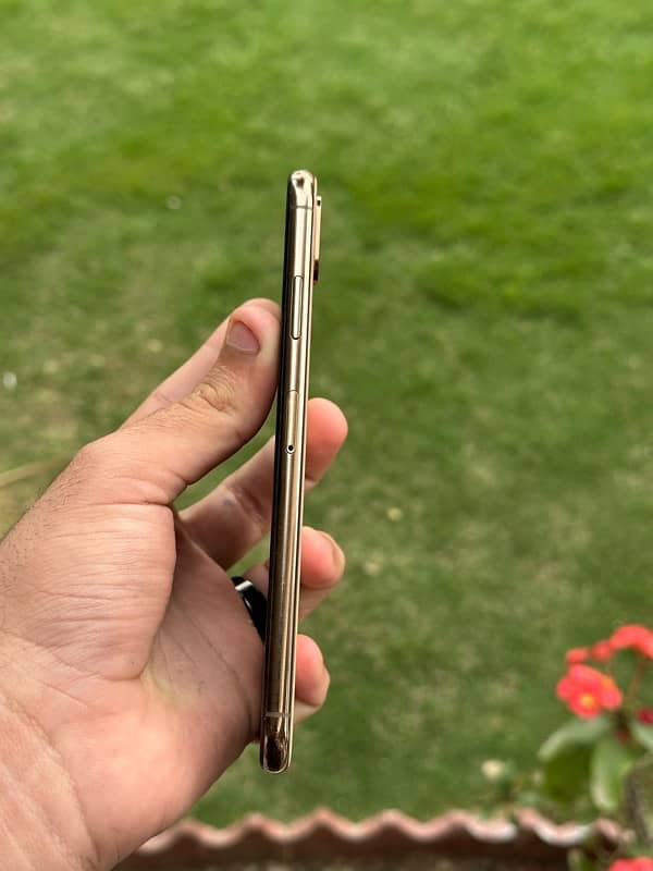 Iphone xs max PTA APPROVED DUAL SIM 1