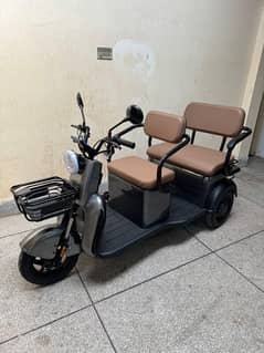 Three wheel electric scooty