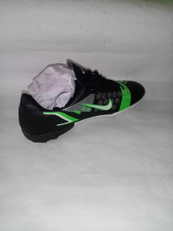 Football shoes /gripper shoea 2