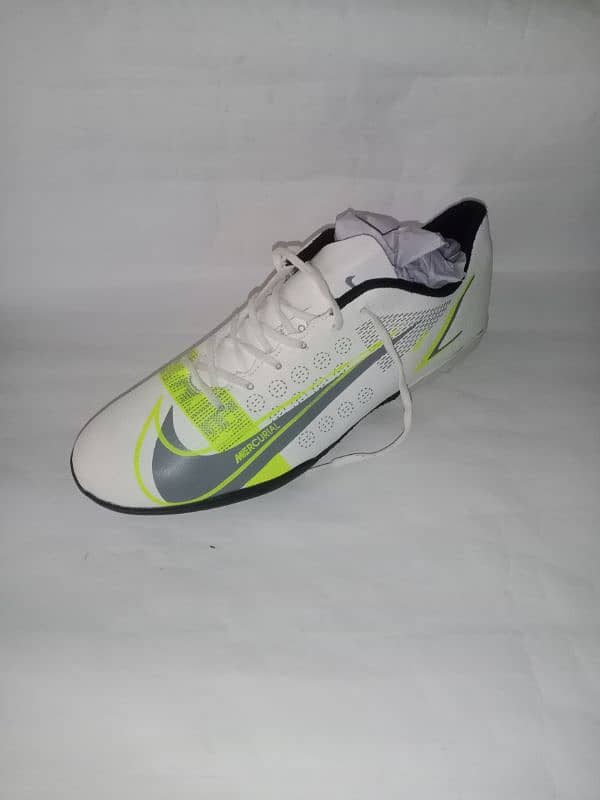 Football shoes /gripper shoea 4